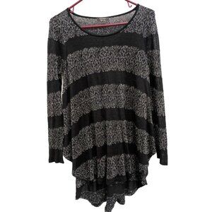 Kerisma Womens Sweater Size S/M Black Silver Striped Metallic Lagenlook Pullover